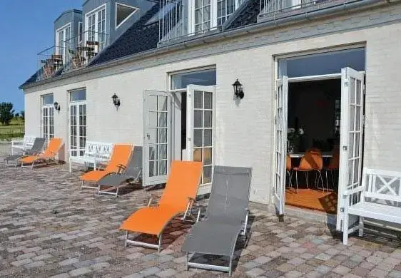 Liggestole foran terrassedørene